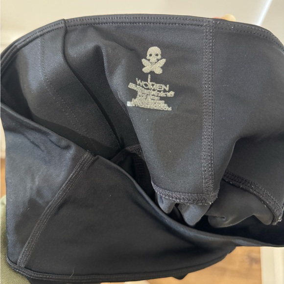 Betty Designs Black Women's Run Shorts size large - Picture 4 of 7